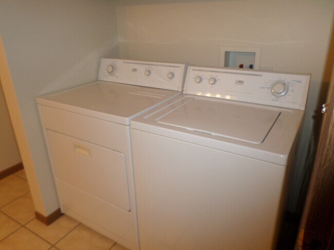 Building Photo - 928-928 Osage St