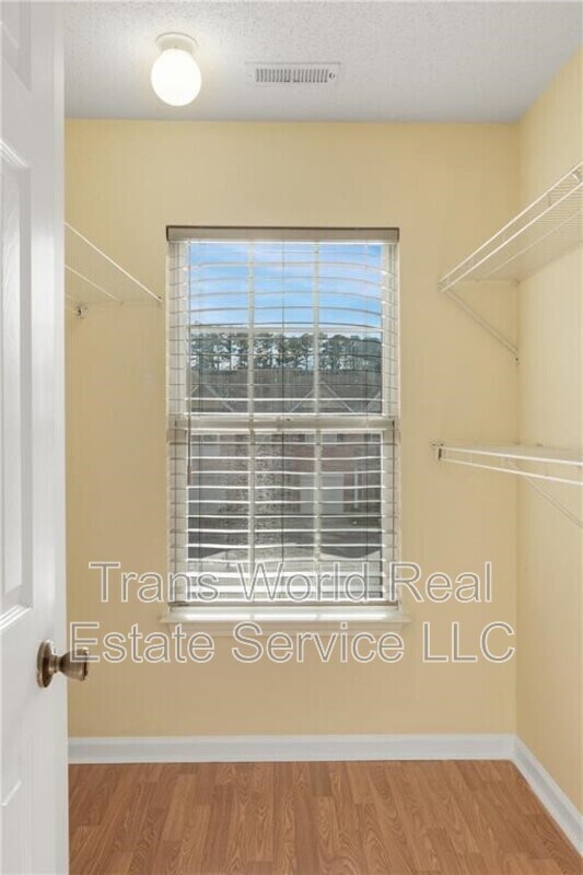 Building Photo - 1102 Pleasant Oaks Ct