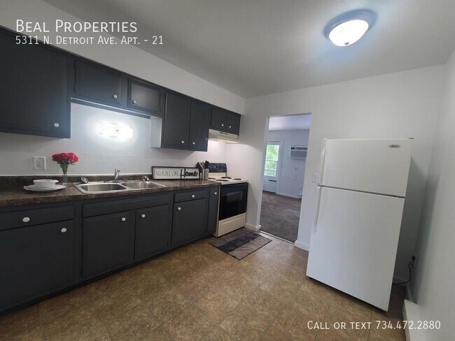 Primary Photo - 5311 N Detroit Ave