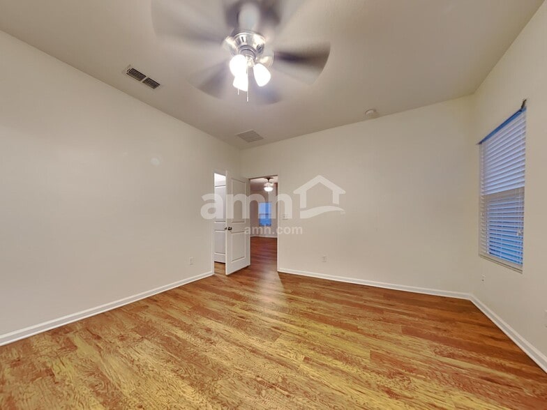 Building Photo - 9313 English Ivy Ct