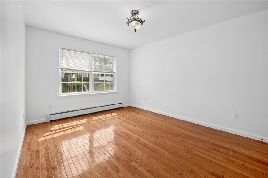 Building Photo - 727 Warburton Ave