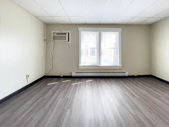 Building Photo - Charming 1-Bedroom Apartment Near Ball State University! New Flooring!