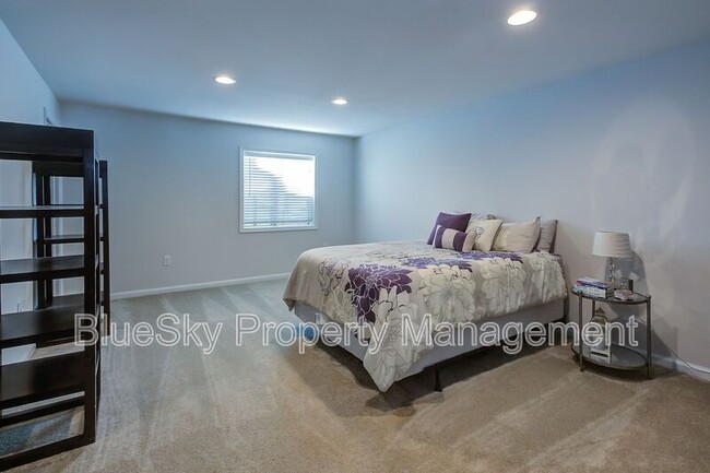 Building Photo - 822 Oval Park Ln