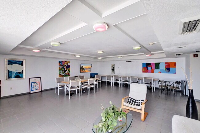 Building Photo - 401 Ocean Dr