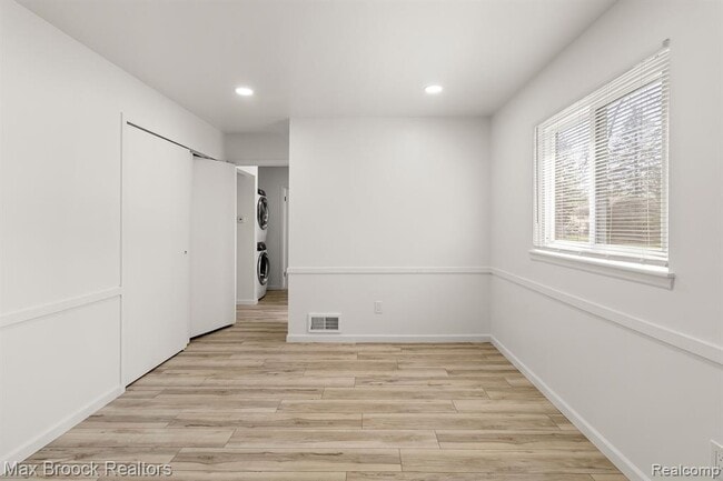 Building Photo - 6207 Nicholas Dr