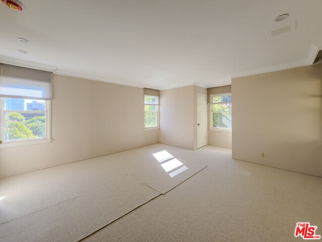 Building Photo - 8967 St Ives Dr