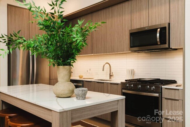 Building Photo - 2161 Hawkins St