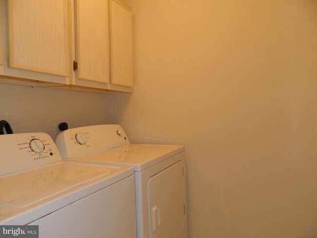 Building Photo - 15320 Pine Orchard Dr