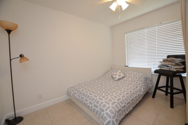 Building Photo - 6649 Somerset Dr