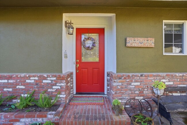 Building Photo - 241 Soledad Dr