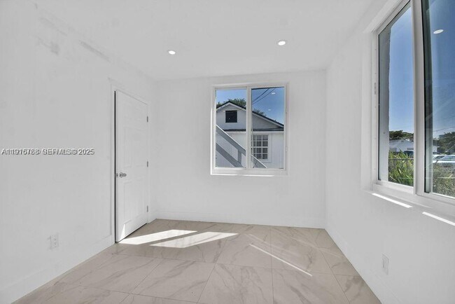 Building Photo - 3025 NW 8th Ave