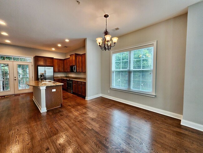 Building Photo - Four bedroom 10 minutes from the beaches o...