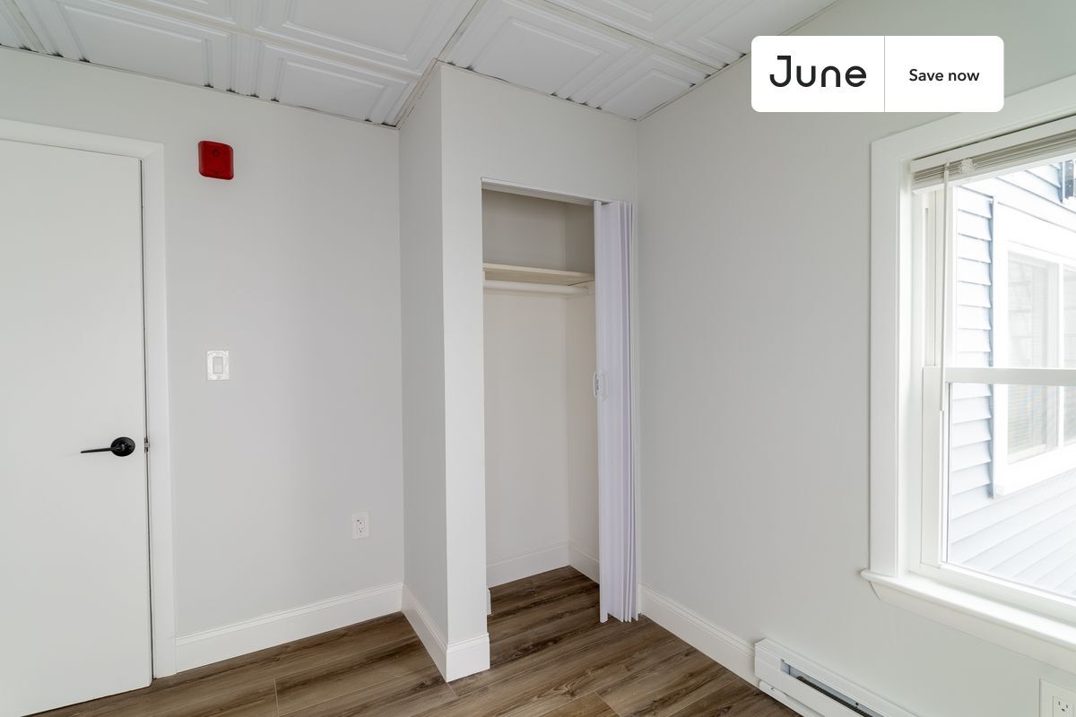 Building Photo - 102 Cross St