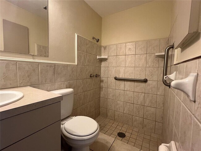 Building Photo - 4216 Hillsdale Dr