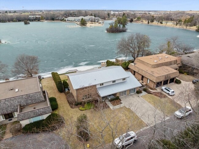 Building Photo - 2076 Valley Lo Ln