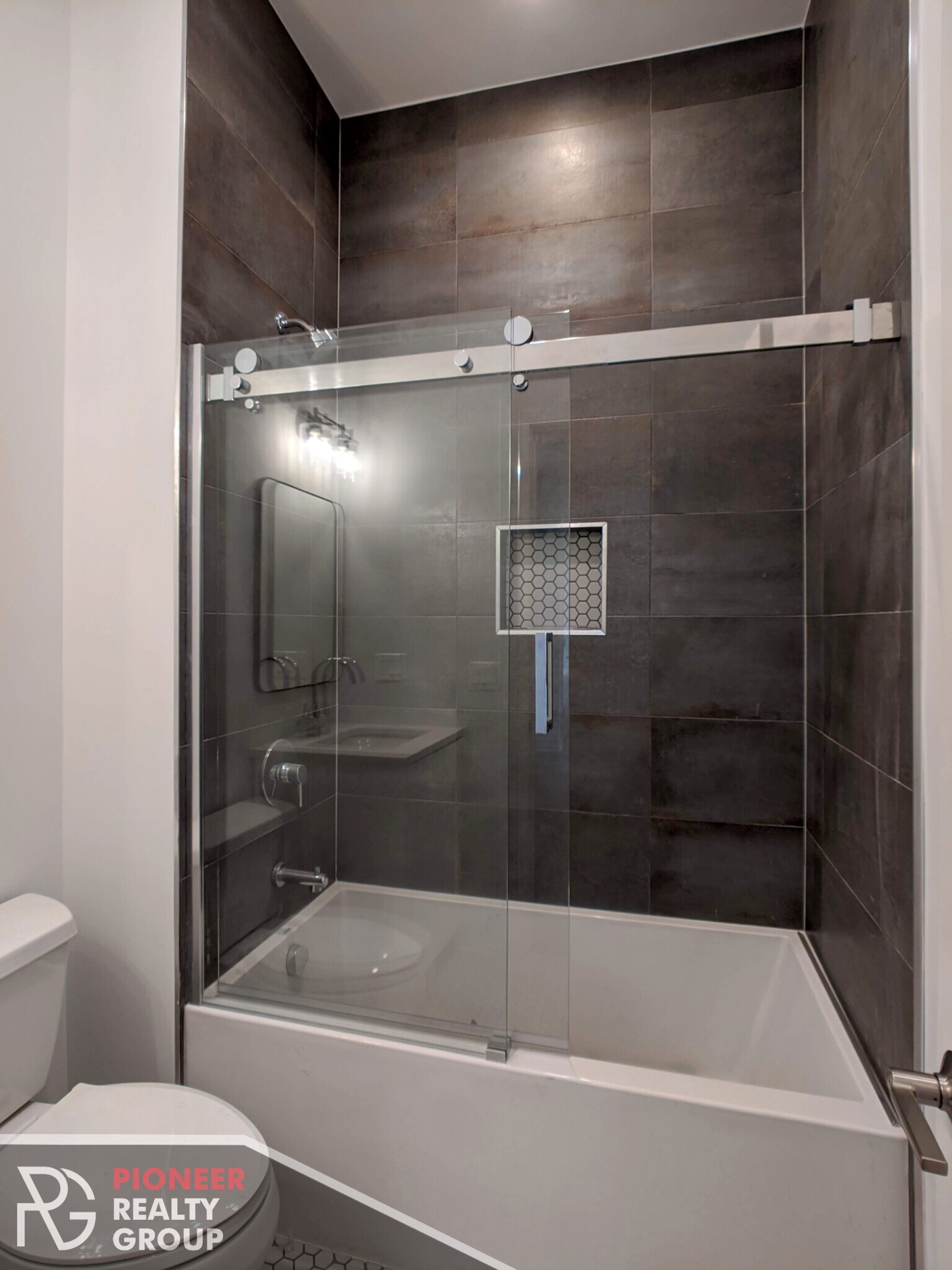 Building Photo - 2120 W Belmont Ave