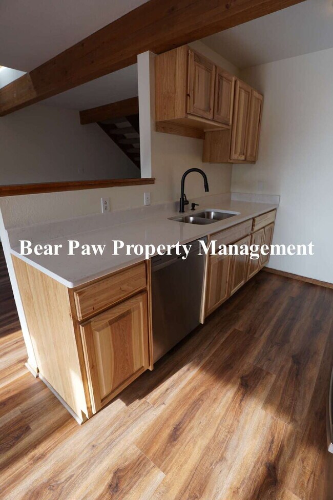 Building Photo - Cute Condo in North Evergreen!