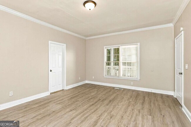 Building Photo - 990 Lena St NW