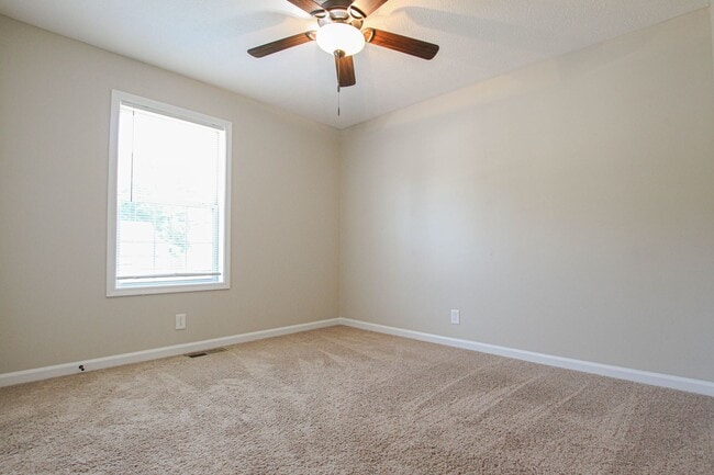 Building Photo - Three Bedroom in Autumn Creek!