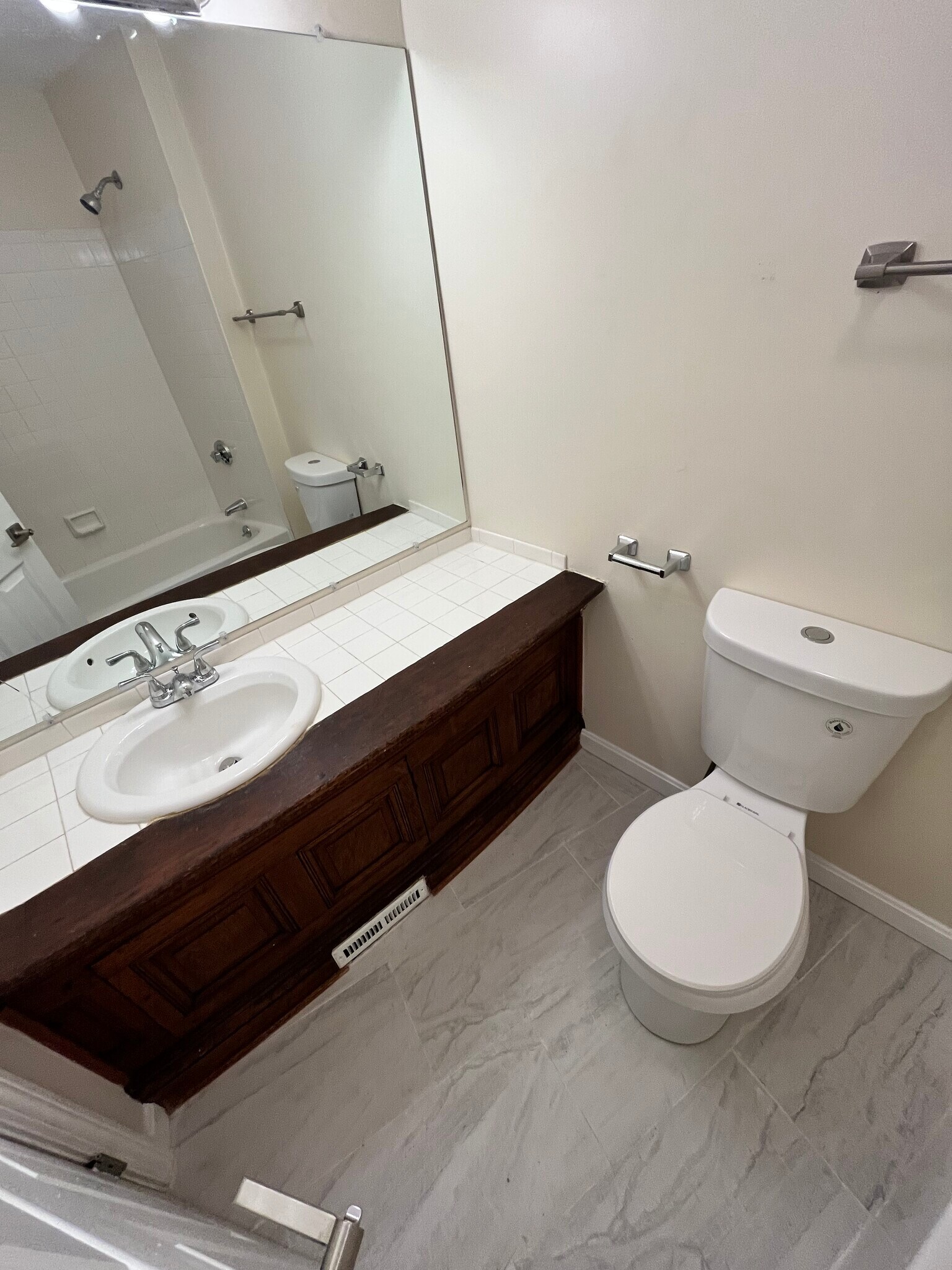 Building Photo - 17 Bow St