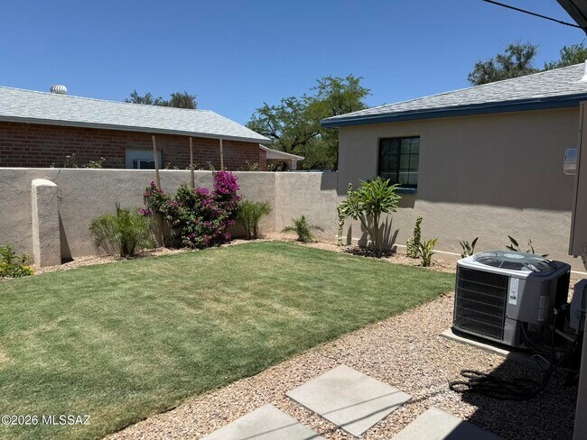 Building Photo - 426 S Stratford Dr