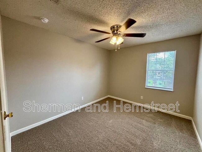 Building Photo - 212 Commons Dr