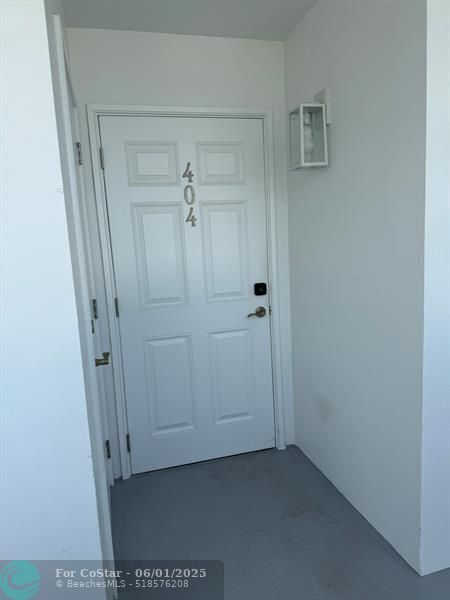 Building Photo - 3051 NE 48th St