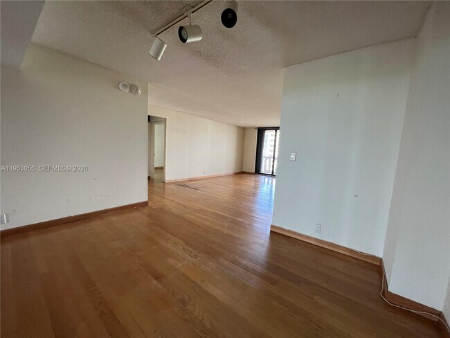 Building Photo - 1111 Crandon Blvd