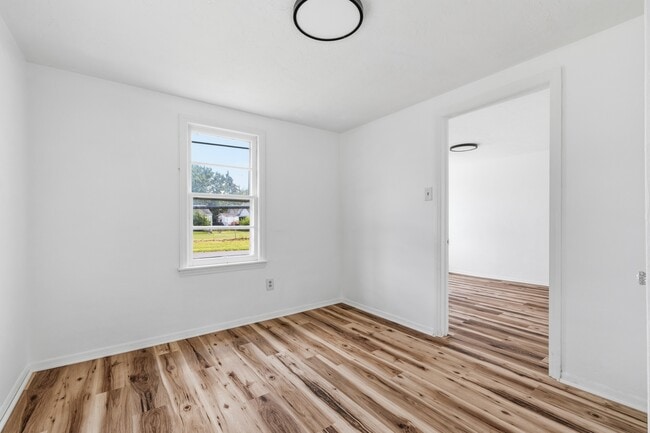 Building Photo - 420 W 25th St