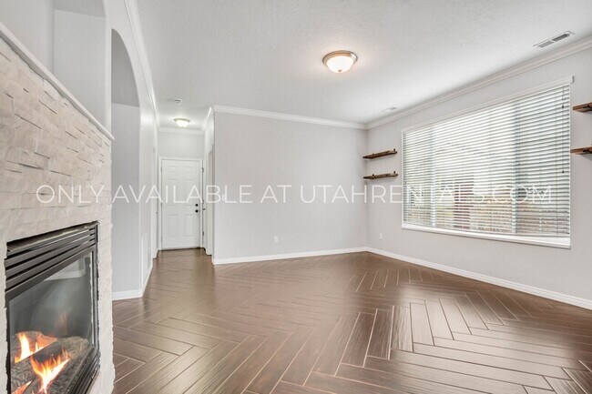 Building Photo - 928 Chelsea Ln