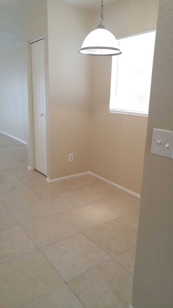 Building Photo - 2808 E Le Marche Ave
