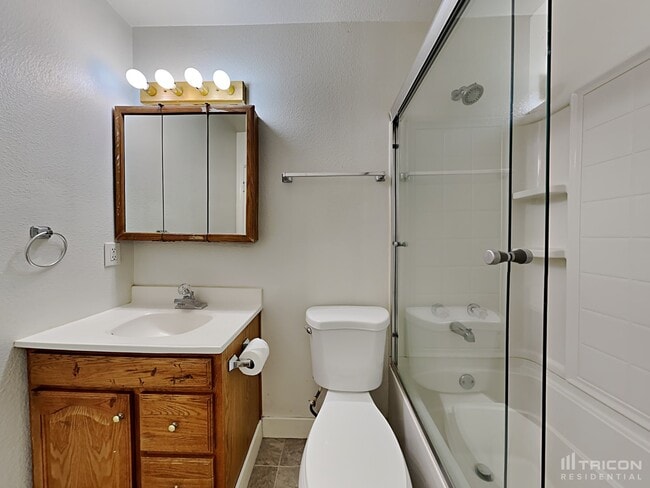 Building Photo - 1373 Hobart Dr