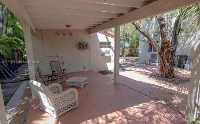 Building Photo - 3050 Alton Rd