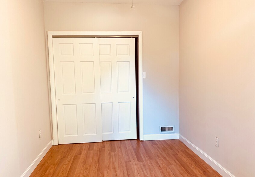 Building Photo - 105 Buttonwood St