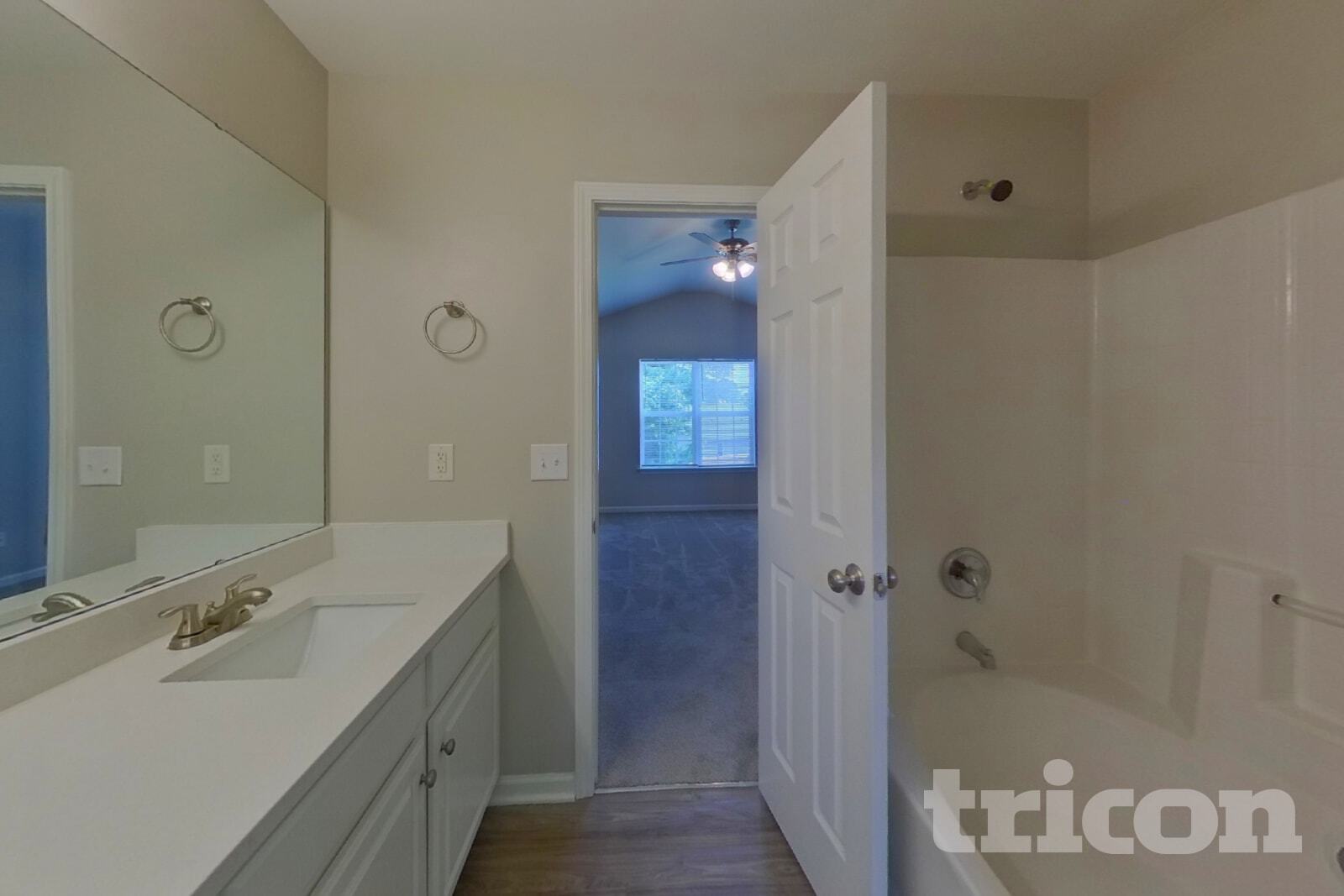Building Photo - 9514 Parkridge Dr