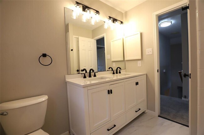 Building Photo - 21631 Live Oaks Spring Dr