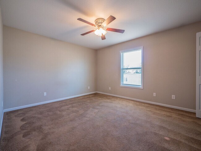 Building Photo - 212-214 E 1st Duplex