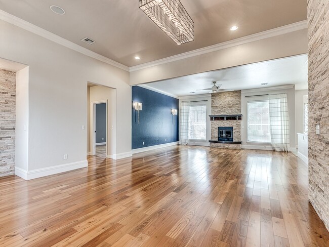 Building Photo - Fantastic home in the Fairways at Surrey H...