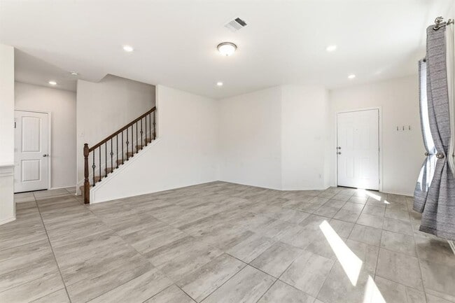 Building Photo - 365 Rocroi Dr