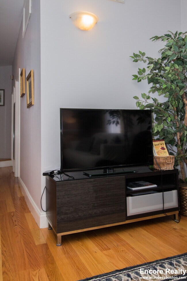 Building Photo - 7 Harvard Square