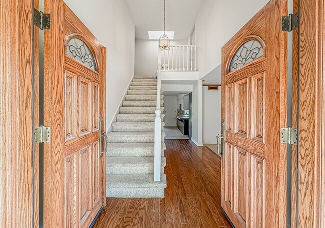 Building Photo - Calabasas 4BR w/pool+spa, views, solar pan...