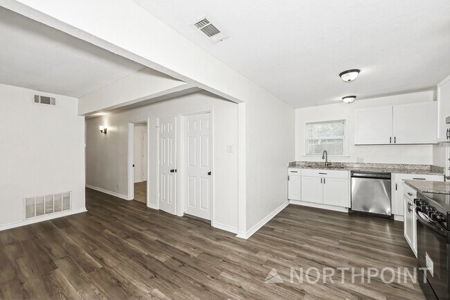 Building Photo - 3 BR/1BA | Updated Single Family Home | 1-Car Garage Parking | Great backyard