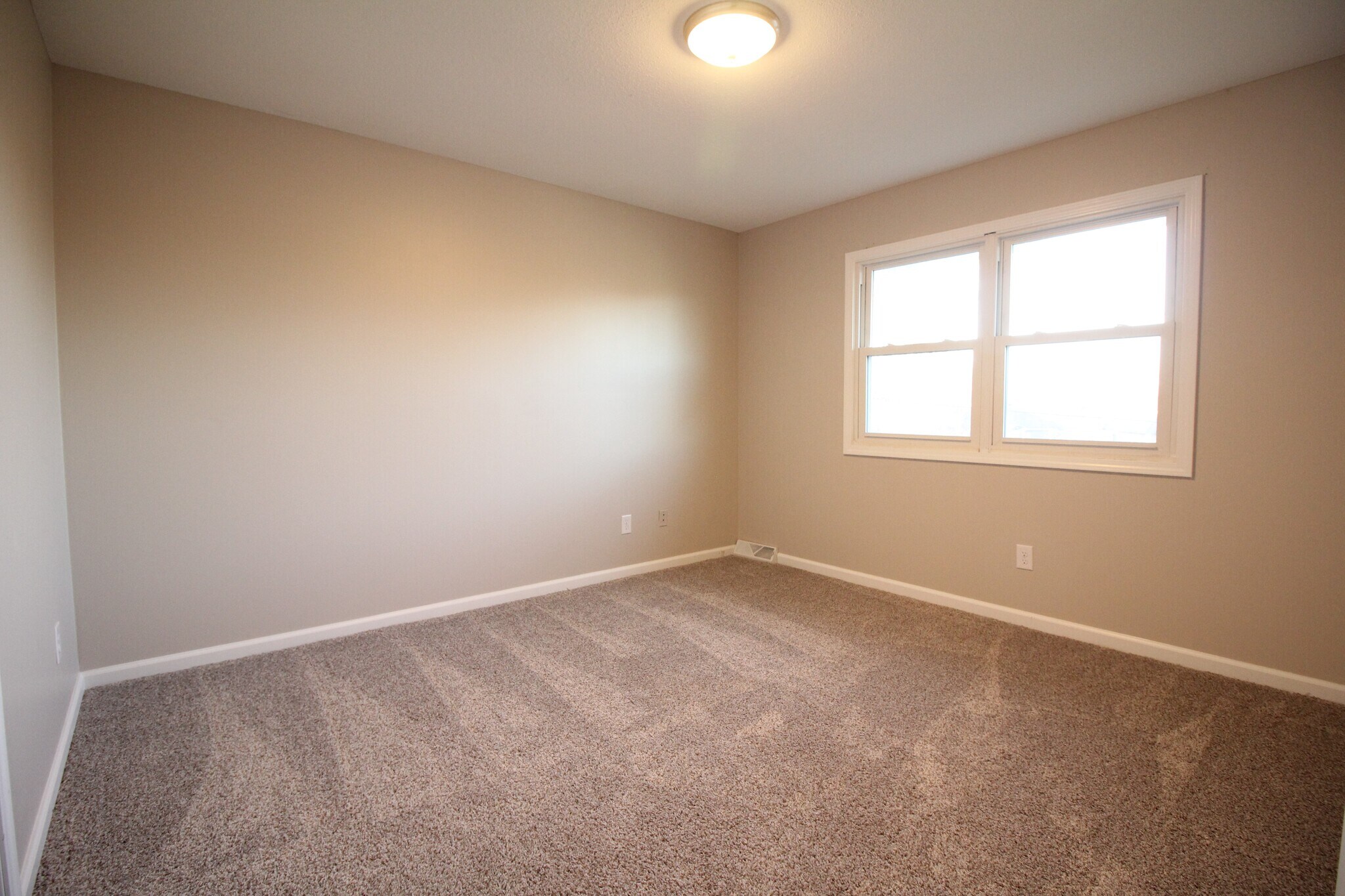 Building Photo - 4926 Madison Ave