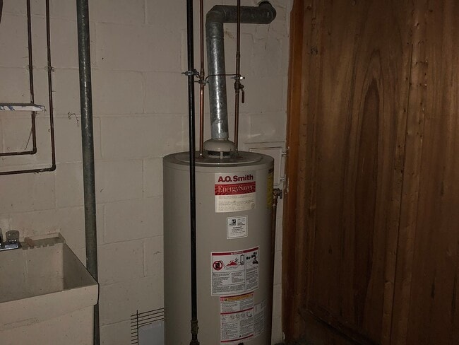 Building Photo - 525 Hilton Dr