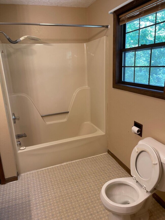 Building Photo - Available July 25th!!! No showings until June 1st