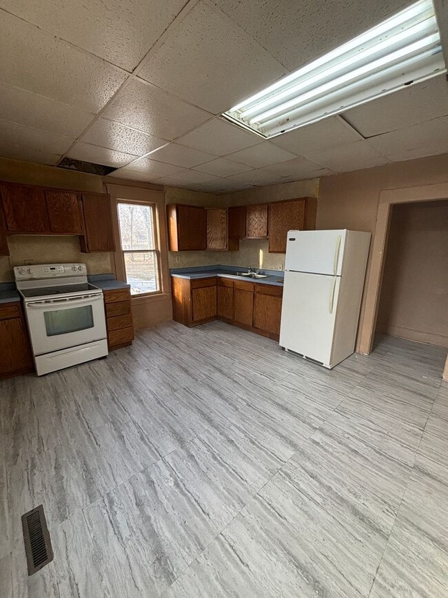 Building Photo - 2 Bedroom duplex for rent in Waterloo