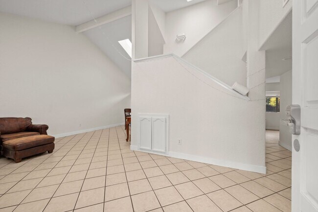 Building Photo - Spacious lot with no back house!