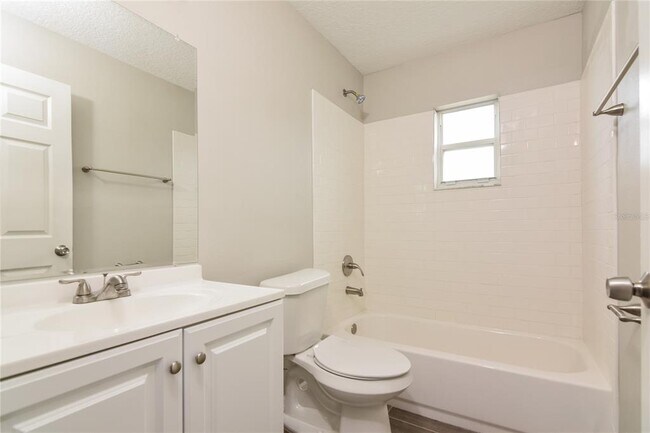 Building Photo - 8024 Ridgeglen Cir W