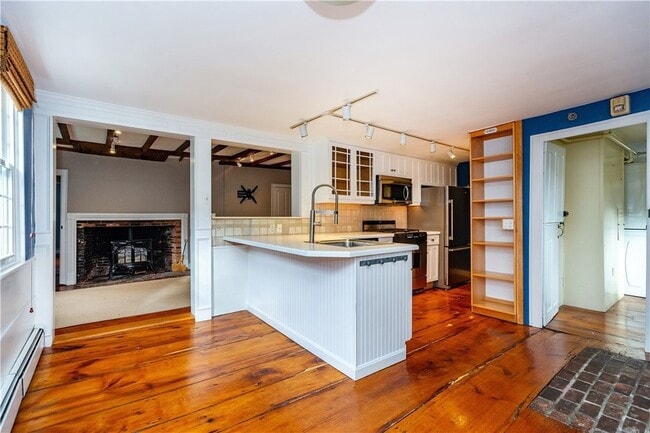 Building Photo - 19 King St