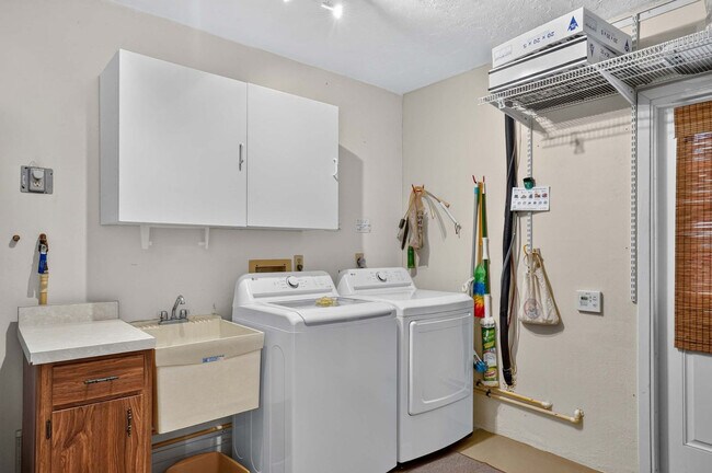 Building Photo - 3617 Iroquois Ave